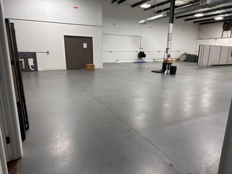 297 Industrial Park Dr, Lawrenceville, GA à louer - Photo du bâtiment - Image 1 de 42