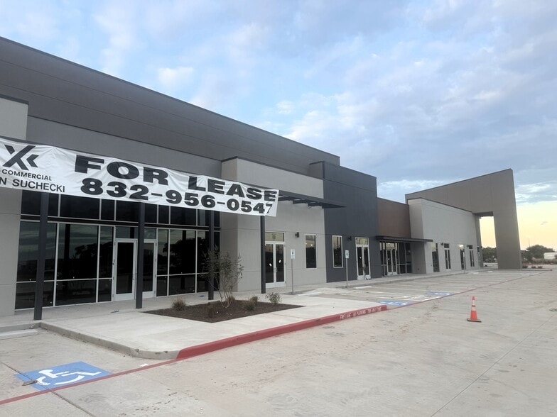 1320 W League City Pky, League City, TX for lease - Building Photo - Image 3 of 23