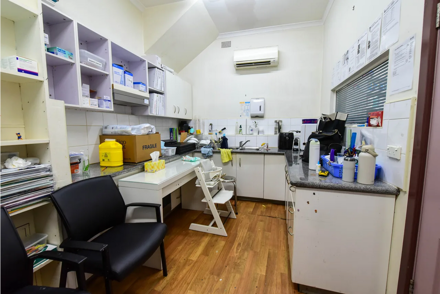 10 Canley Vale Rd, Canley Vale for sale - Interior Photo - Image 3 of 8