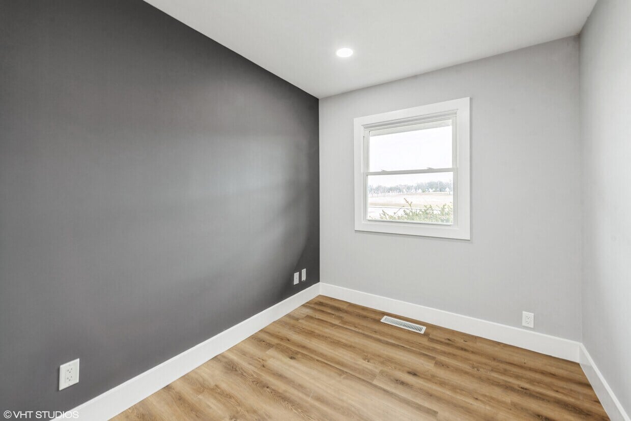 711 N 1st St, Dekalb, IL for lease Interior Photo- Image 1 of 8