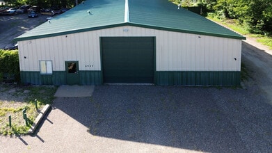 6943 Lake Dr, Circle Pines, MN for lease Interior Photo- Image 2 of 12