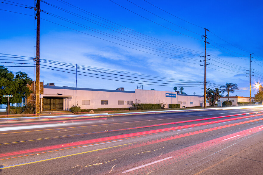 1000 S Grand Ave, Santa Ana, CA à vendre - Photo du bâtiment - Image 1 de 1