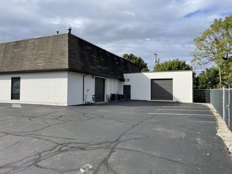 3060 Valleywood Dr, Kettering, OH for lease - Building Photo - Image 2 of 15
