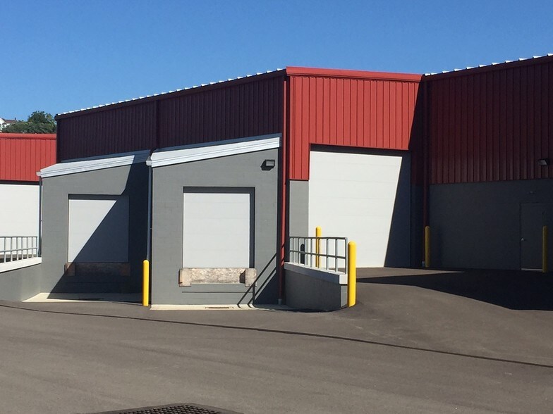 102 Four Coins Drive Ext, Canonsburg, PA à louer - Photo du bâtiment - Image 3 de 12