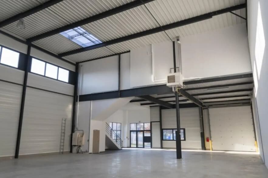 Flex in Rillieux-la-Pape for sale - Interior Photo - Image 2 of 4