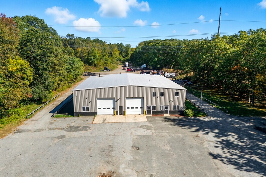 270 West St, Ludlow, MA à louer - Photo du bâtiment - Image 2 de 13