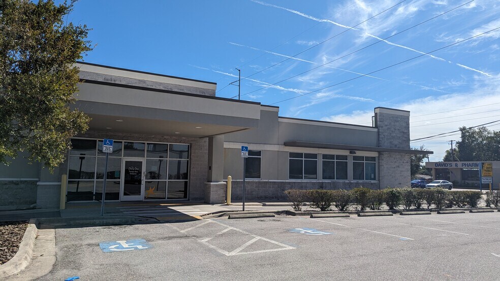 2301 W Dr Martin Luther King Jr Blvd, Tampa, FL à louer - Photo du bâtiment - Image 2 de 2