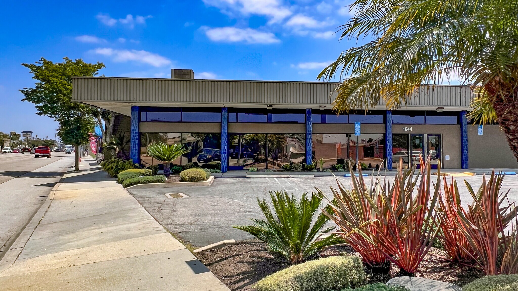 1644 W Redondo Beach Blvd, Gardena, CA à louer Photo du bâtiment- Image 1 de 12