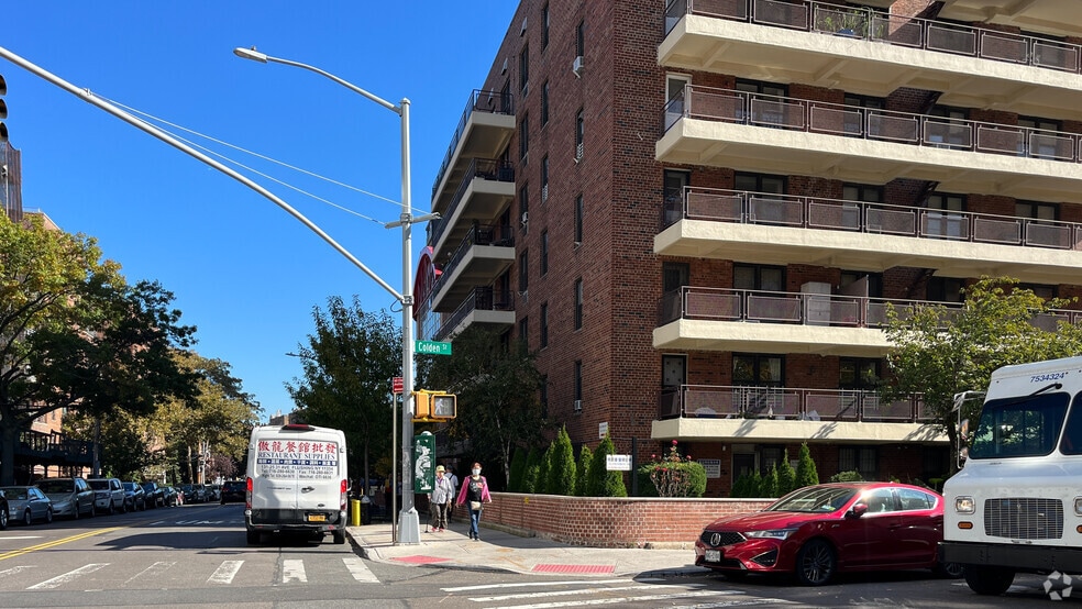 13710 Franklin Ave, Flushing, NY for lease - Building Photo - Image 3 of 15