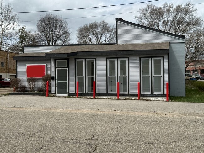 More details for 115 Hemlock St, Big Rapids, MI - Retail for Sale
