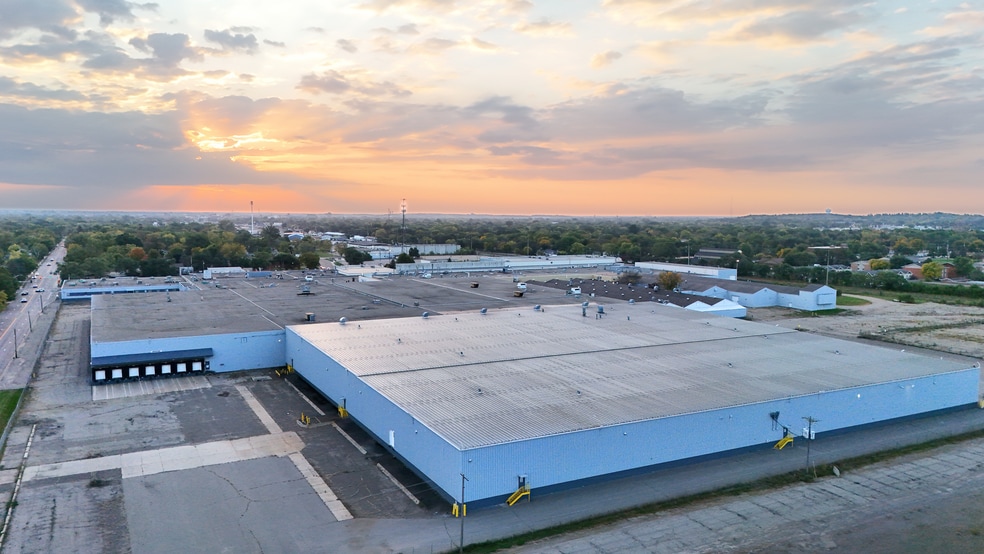 701 33rd Ave N, Saint Cloud, MN for lease - Building Photo - Image 2 of 20