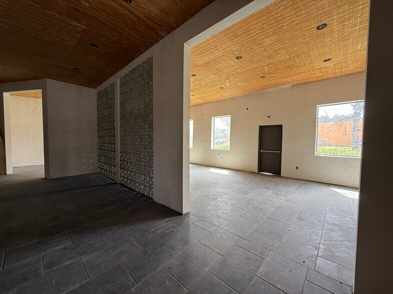 23515 FM 1314 Rd, Porter, TX à louer - Photo du bâtiment - Image 2 de 17