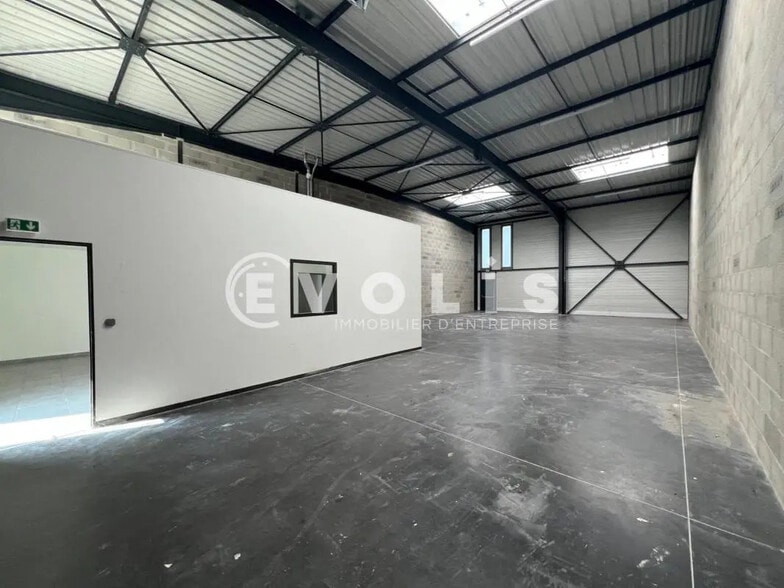 Office in Corbas for lease - Interior Photo - Image 3 of 9