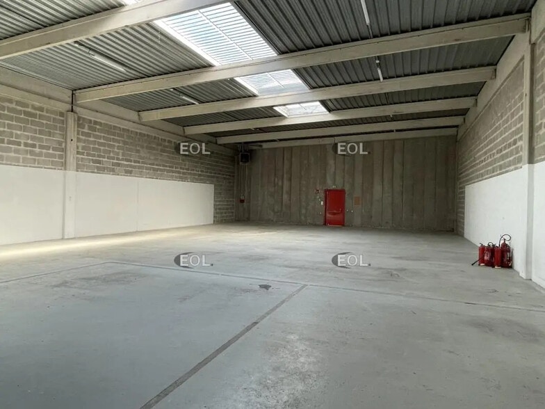 Flex in Herblay-sur-Seine for lease - Interior Photo - Image 2 of 7