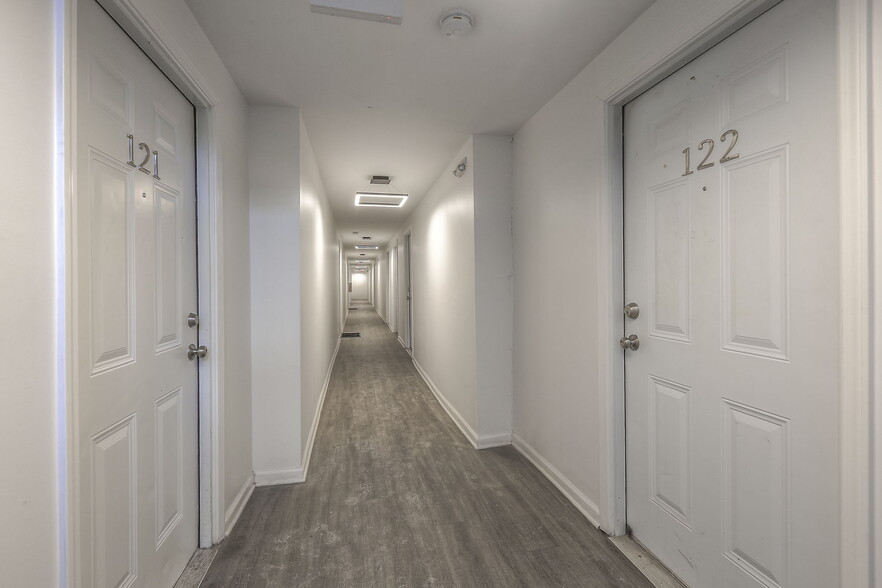 3035 Harrison St, Kansas City, MO for sale - Interior Photo - Image 2 of 9