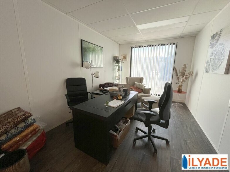 Office in Aubagne for sale - Interior Photo - Image 3 of 12