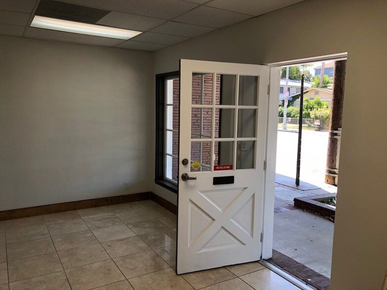 10935-10939 Camarillo St, North Hollywood, CA à vendre - Photo du bâtiment - Image 2 de 8