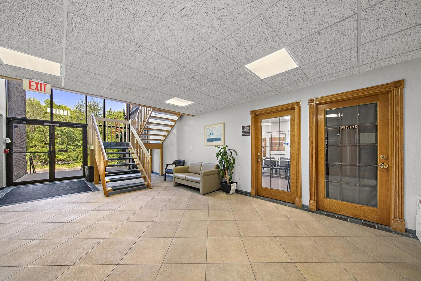 257 Monmouth Rd, Oakhurst, NJ 07755 - Unité 1A & B -  - Photo intérieure - Image 1 of 36