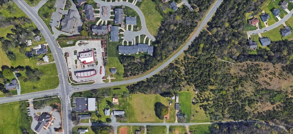 E Moore St, Graham, NC à vendre - Photo du bâtiment - Image 2 de 4