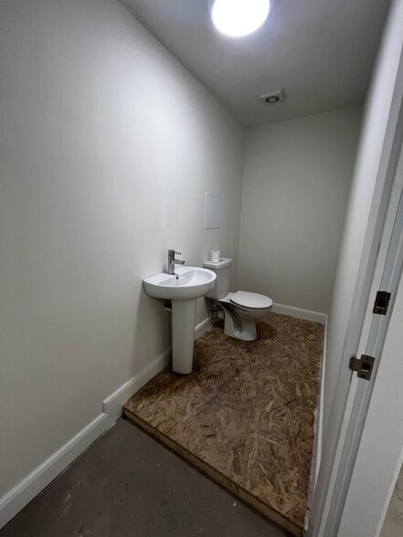 Cambridge St, Harrogate for lease - Interior Photo - Image 3 of 5