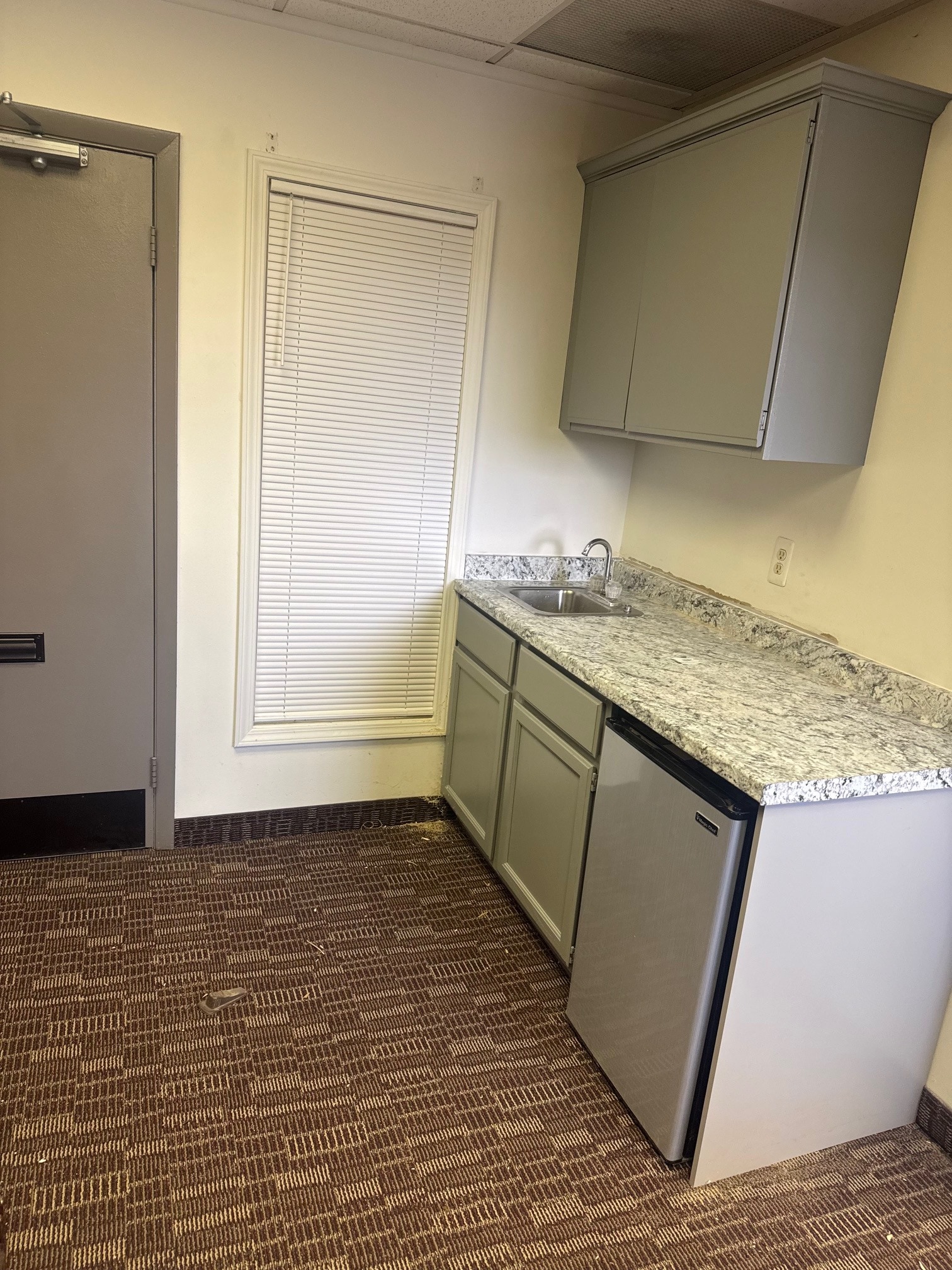 12750 S Saginaw St, Grand Blanc, MI à louer Photo intérieure- Image 1 de 4