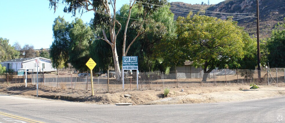 9509 Chocolate Summit Dr, El Cajon, CA for lease - Primary Photo - Image 2 of 12