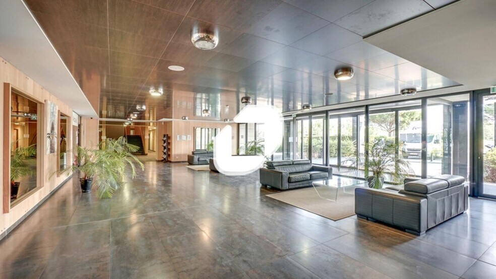 10 Allée De La Connaissance, Lieusaint for sale - Lobby - Image 2 of 6