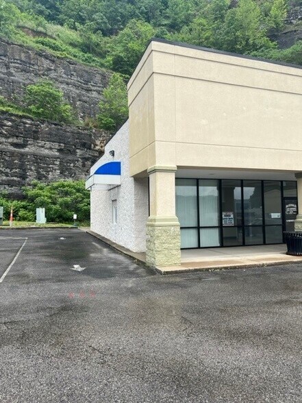 75-77 Norman Morgan Blvd, Logan, WV à louer - Photo du bâtiment - Image 3 de 12