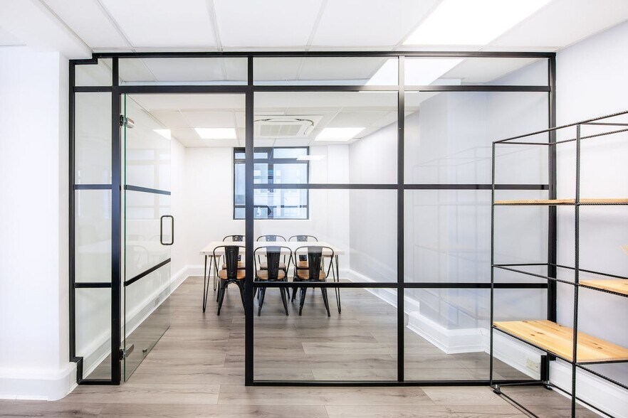 129-131 Oxford St, Londres à louer - Photo du bâtiment - Image 3 de 4