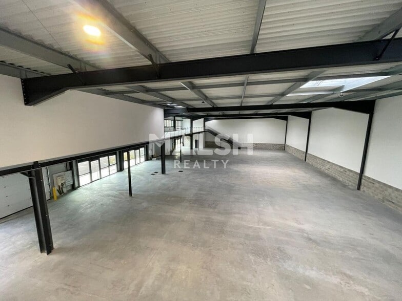Impasse Joséphine Baker, Saint-Laurent-de-Mure for lease - Interior Photo - Image 2 of 6