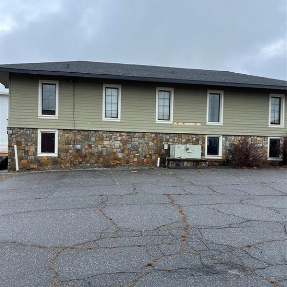 1 S Main St, Granite Falls, NC à vendre - Photo du bâtiment - Image 3 de 3