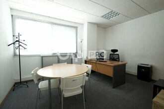 Office in Dagneux for lease Building Photo- Image 2 of 6