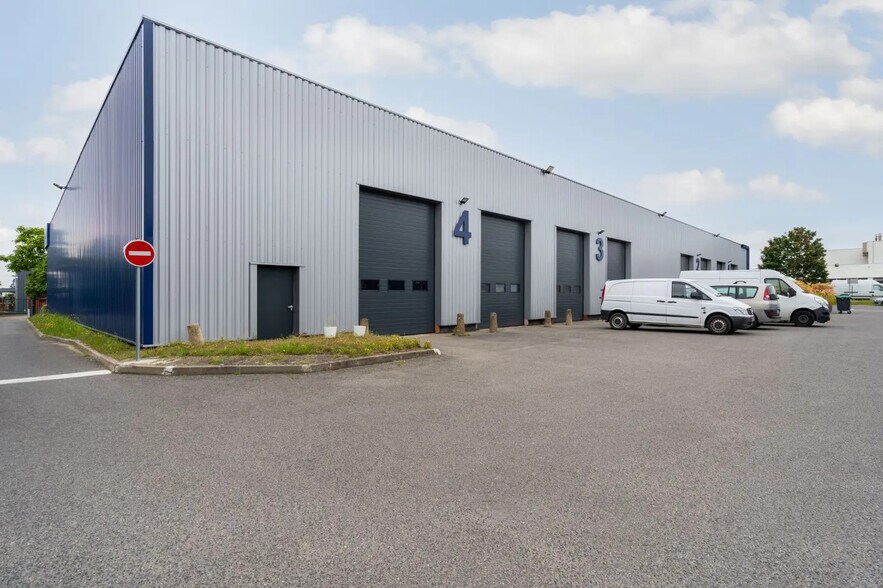 Flex dans SAINT-OUEN-L'AUMONE à louer - Photo du bâtiment - Image 2 de 3