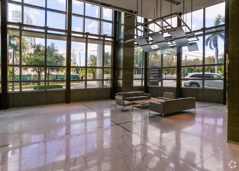 1450 Brickell Ave, Miami, FL à louer - Hall d’entrée - Image 3 de 13