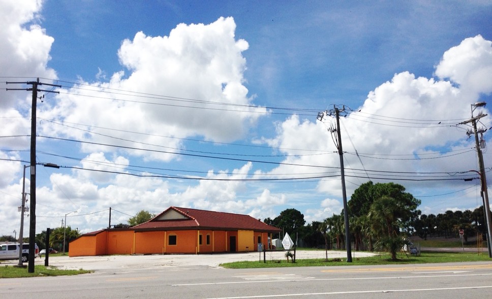 2625 N Courtenay Pky, Merritt Island, FL for lease - Primary Photo - Image 1 of 31