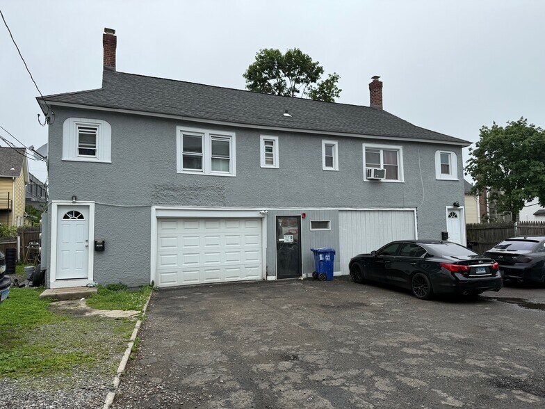 61 Van Zant St, Norwalk, CT à louer - Photo du bâtiment - Image 1 de 4