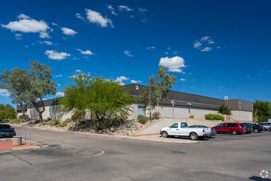 2380 E Medina Rd, Tucson, AZ à louer - Photo du b timent - Image 1 de 7