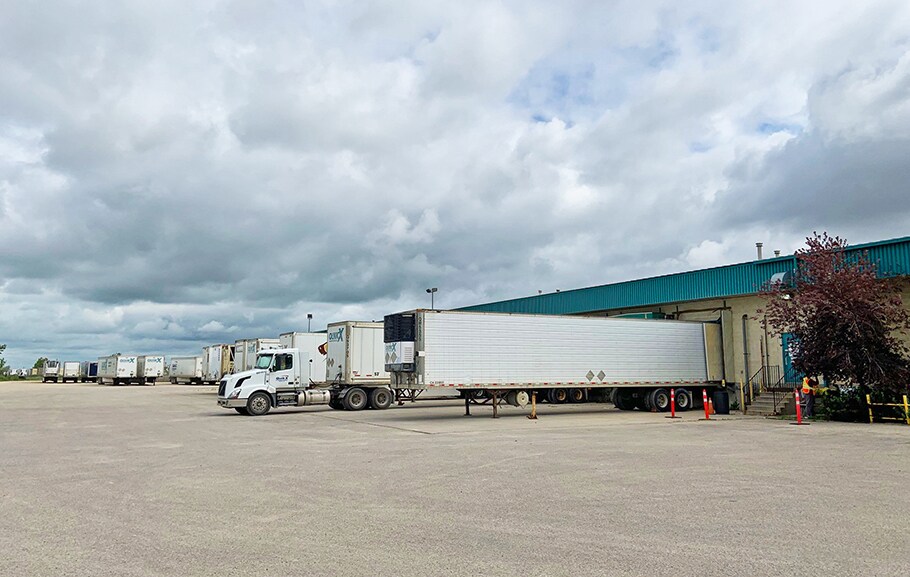 2575 Inkster Blvd, Winnipeg, MB à louer - Photo du bâtiment - Image 3 de 5