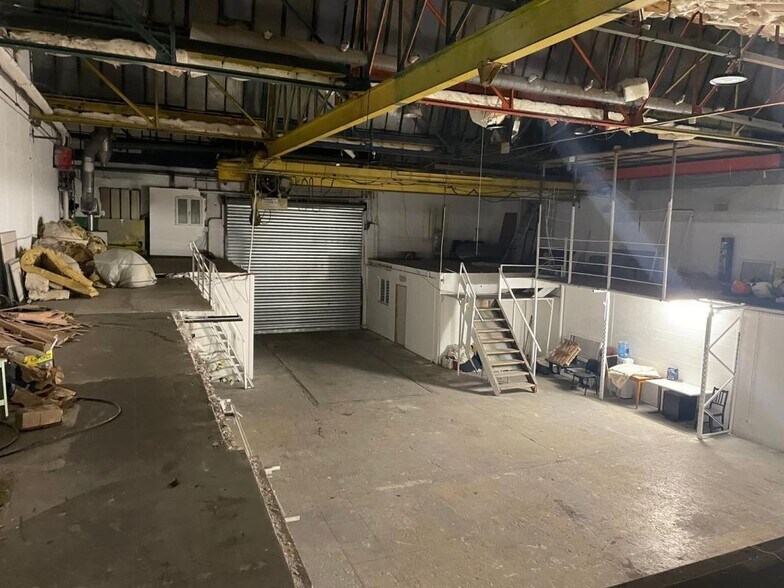 Industrial in Montreuil for lease - Interior Photo - Image 3 of 7