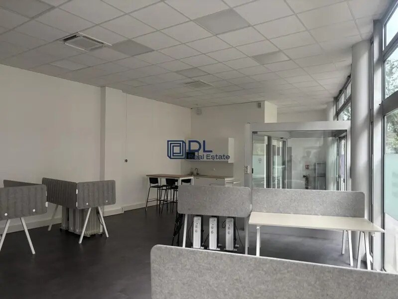 Office in Montrouge for lease Interior Photo- Image 1 of 5