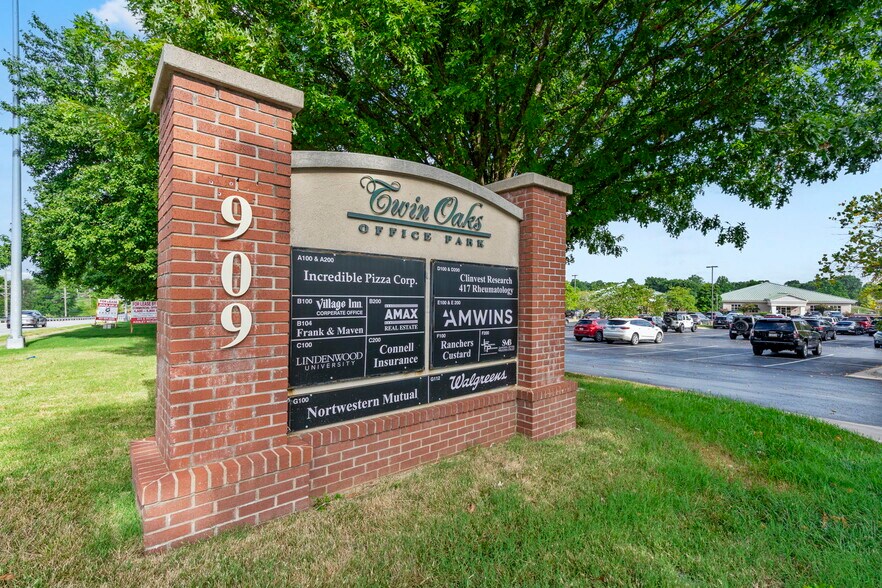 909 E Republic Rd, Springfield, MO à louer - Photo du bâtiment - Image 2 de 48