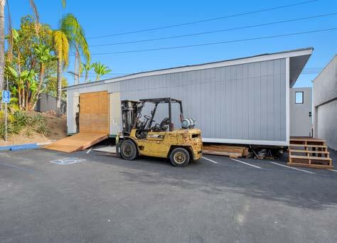 2048 Aldergrove Ave, Escondido, CA à vendre - Photo du bâtiment - Image 3 de 12