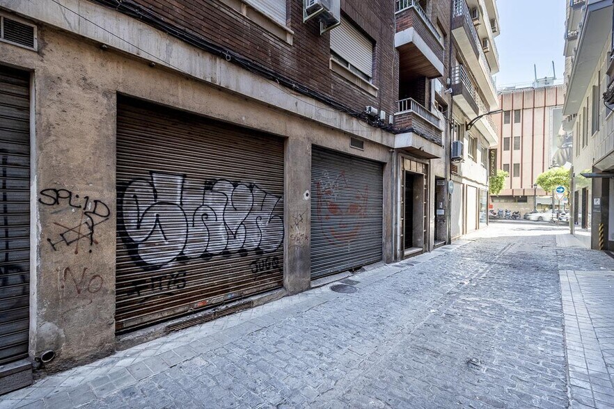 Commerce de détail dans Granada, Granada à vendre - Photo du bâtiment - Image 1 de 16