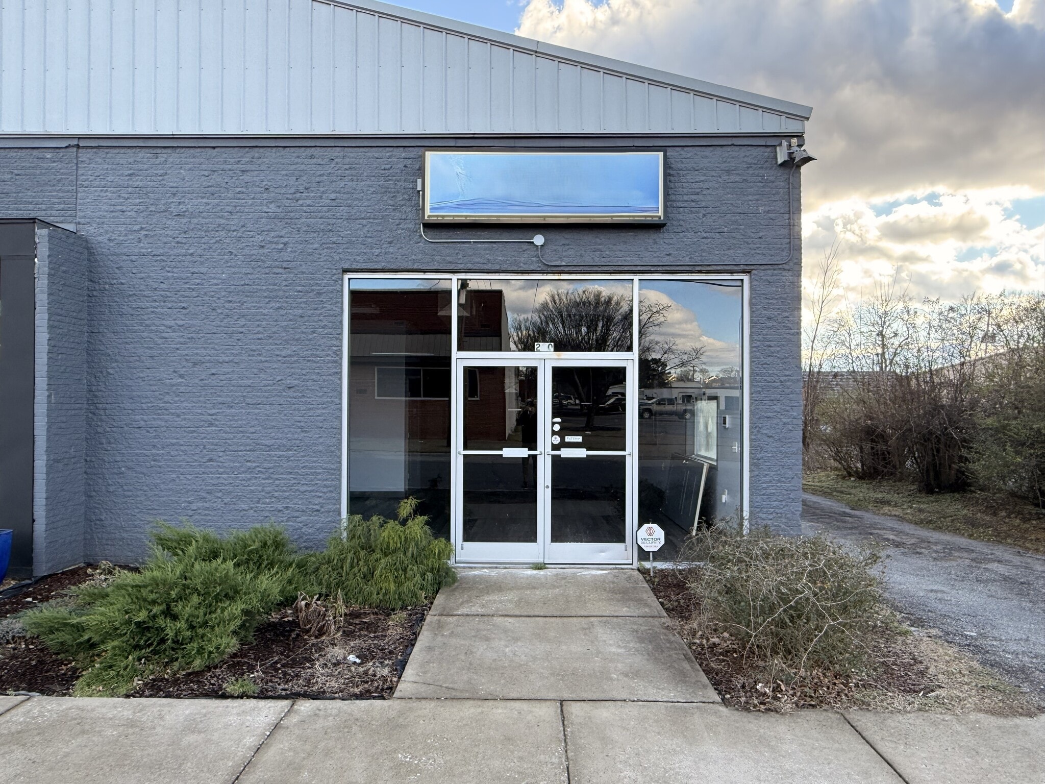 230 W Baltimore St, Jackson, TN for lease Primary Photo- Image 1 of 17