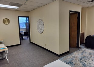 2000 N Central Expy, Plano, TX for lease Interior Photo- Image 2 of 4