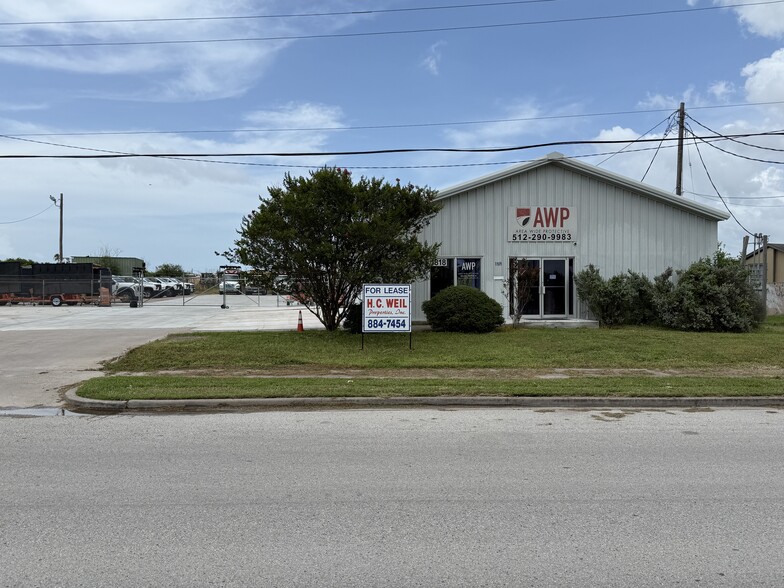 1818 N Padre Island Dr, Corpus Christi, TX for lease - Building Photo - Image 2 of 5