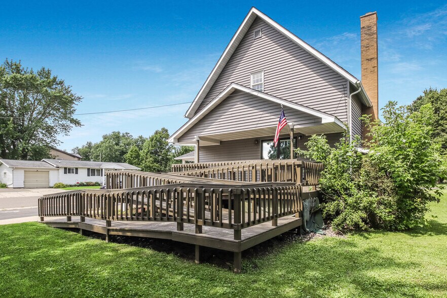 104 E Barker St, Rice Lake, WI à vendre - Photo du bâtiment - Image 2 de 26