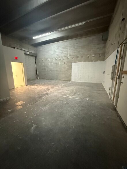 5111 NW 159th St, Miami Lakes, FL à louer - Photo du bâtiment - Image 3 de 6