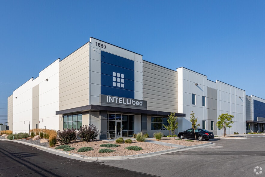 1680 S Distribution Dr, Salt Lake City, UT for lease - Building Photo - Image 1 of 2