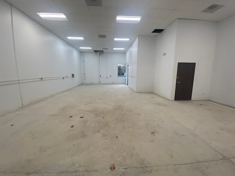 41755 Rider Way, Temecula, CA à louer - Photo du bâtiment - Image 3 de 4